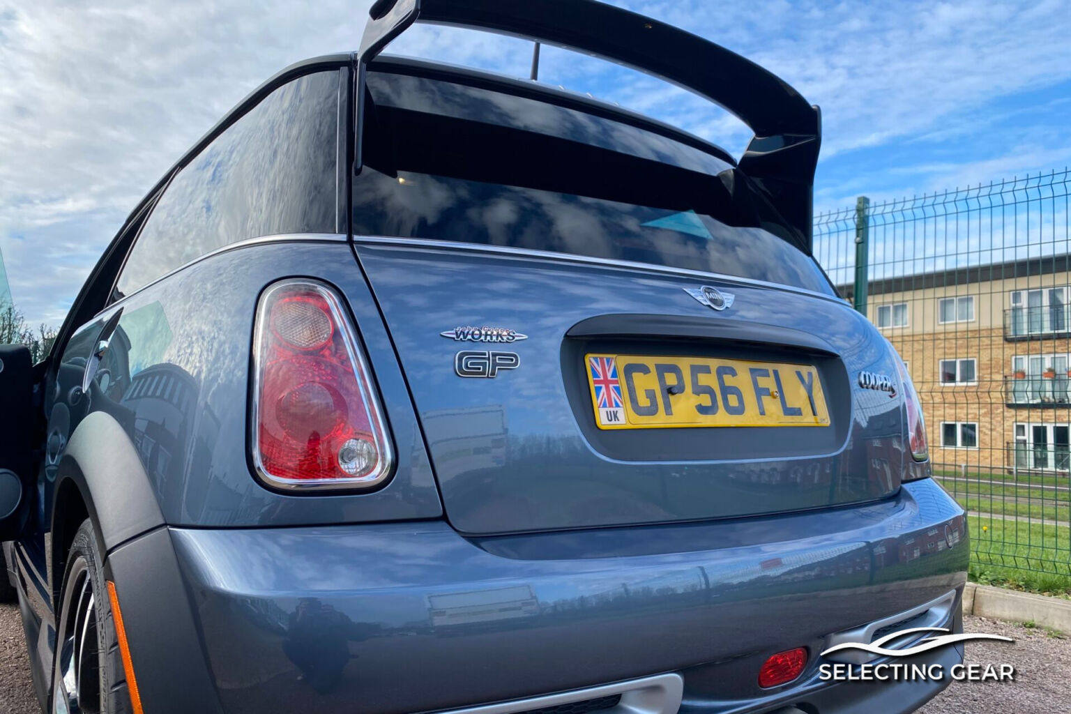 Mini John Cooper Works GP1 - Selecting Gear